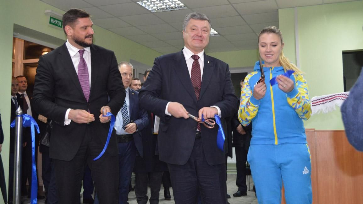 Показуха для президента, або трохи фактів про візит Порошенка на Миколаївщину - 5 вересня 2018 - Телеканал новин 24 Показуха для президента, або трохи фактів про візит Порошенка на Миколаївщину - 5 вересня 2018 - Телеканал новин 24