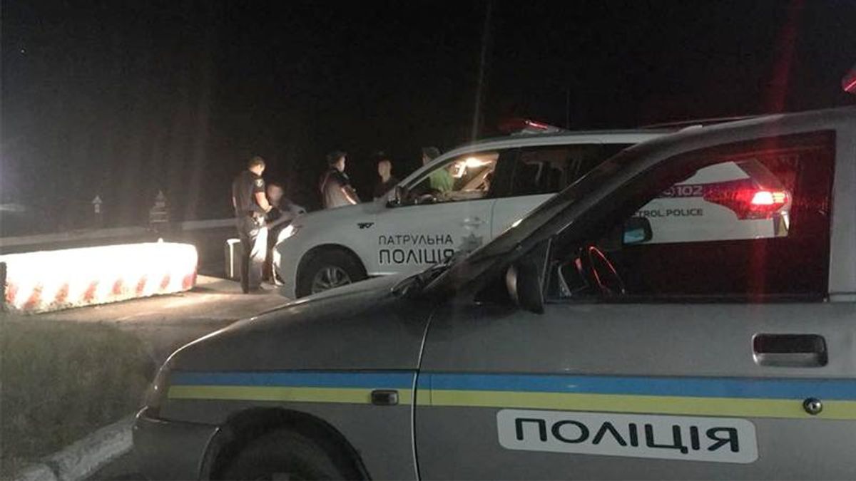 На Полтавщине микроавтобус врезался в бетонный блок и загорелся: есть жертвы