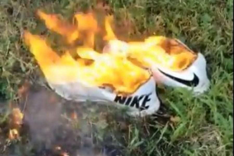 Американці масово спалюють кросівки Nike: відома причина