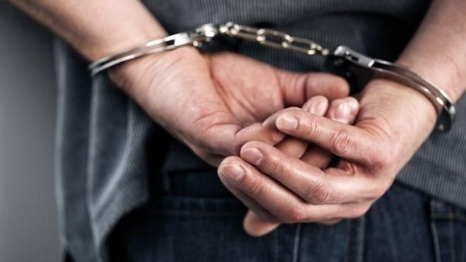 Превышение полномочий или злостное неповиновение: за применение наручников копу грозит тюрьма