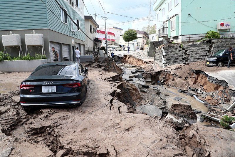 Землетрясение в Японии: много жертв - фото и видео последствий