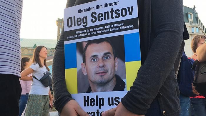 Вполне здоровый – под капельницей: в России прокомментировали состояние Олега Сенцова