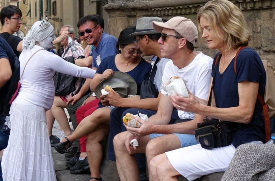 В Італії туристів штрафуватимуть за трапезу на вулиці