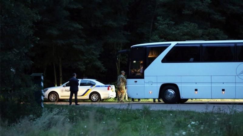 Порошенко проводит встречу с фракцией БПП и правительством в "Залесье" Порошенко проводит встречу с фракцией БПП и правительством в "Залесье"