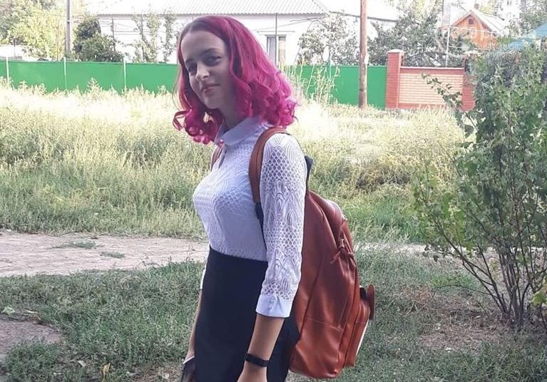 "Наказала сховатися подалі": у Маріуполі директор школи публічно принизила школярку "Наказала сховатися подалі": у Маріуполі директор школи публічно принизила школярку