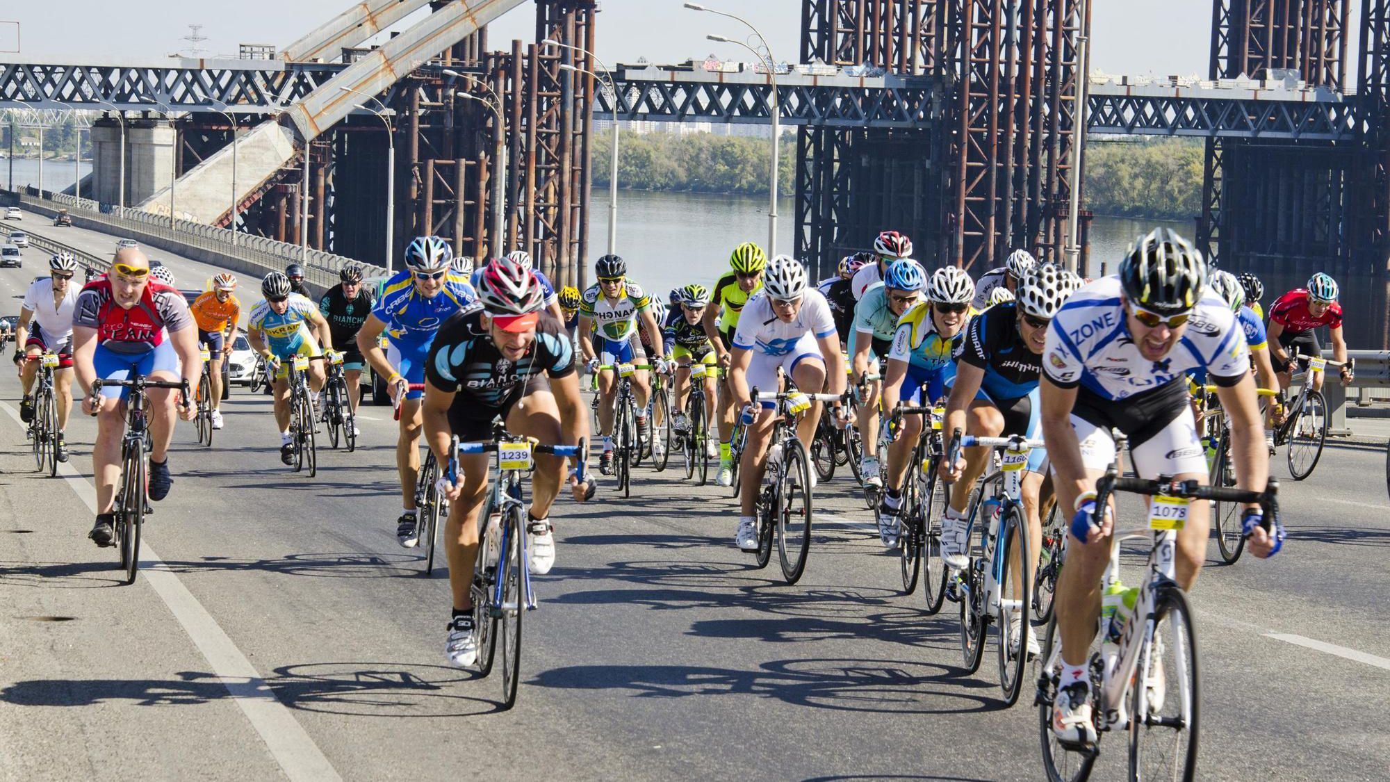 В Киеве на велотреке проводят международные соревнования