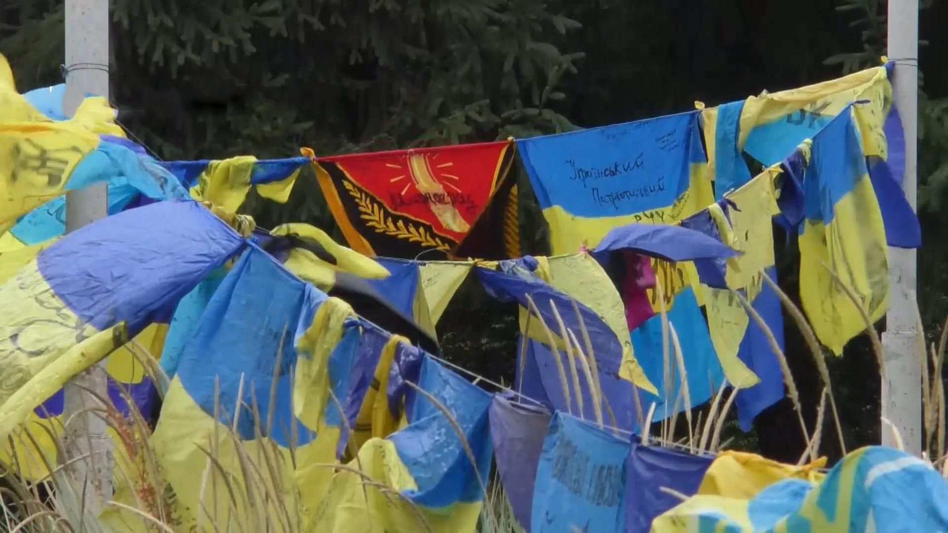 Понад тисяча бойових прапорів замайоріли на Черкащині, аби вшанувати відважну волонтерку