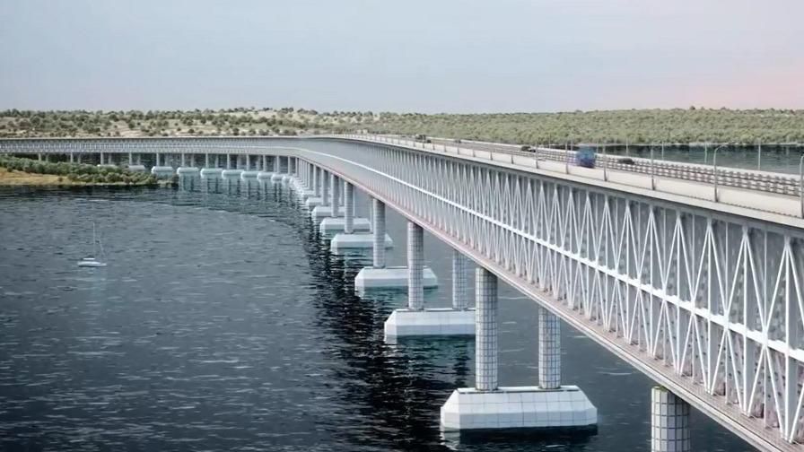 Плавучий кран протаранив Кримський міст: опубліковано відео Плавучий кран протаранив Кримський міст: опубліковано відео