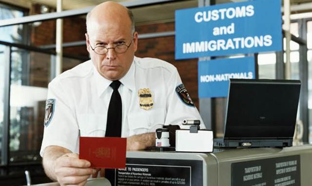 У Великій Британії перевірять 700 росіян, які "купили" британську візу за мільйон фунтів У Великій Британії перевірять 700 росіян, які "купили" британську візу за мільйон фунтів