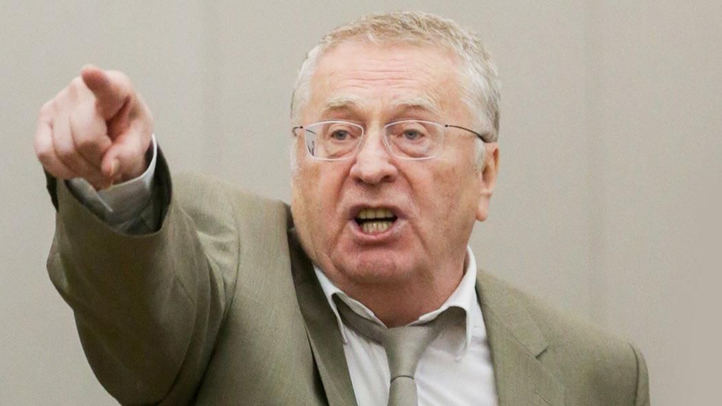Жиріновський – знову у центрі уваги: політик атакував чоловіка та кинув у того черевик: відео Жиріновський – знову у центрі уваги: політик атакував чоловіка та кинув у того черевик: відео