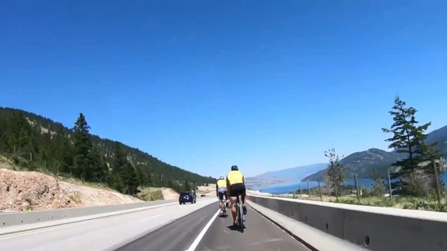 Украинские путешественники покорили целый континент на велосипедах Украинские путешественники покорили целый континент на велосипедах