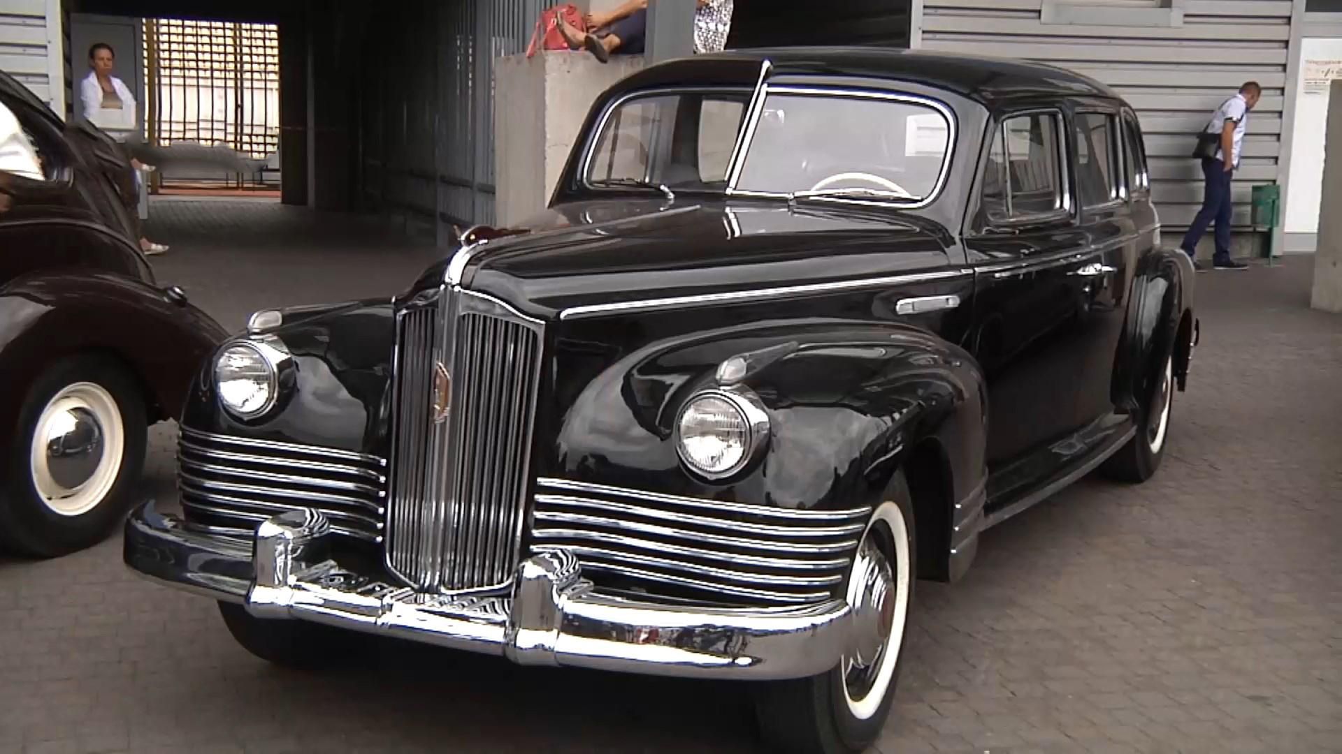 Ретро-фестиваль у Запоріжжі: містянам показали авто зі столітньою історією Ретро-фестиваль у Запоріжжі: містянам показали авто зі столітньою історією