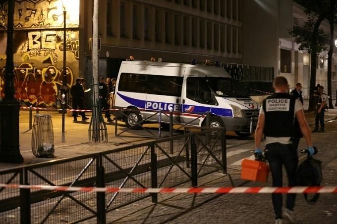 У Парижі сталася різанина: є постраждалі