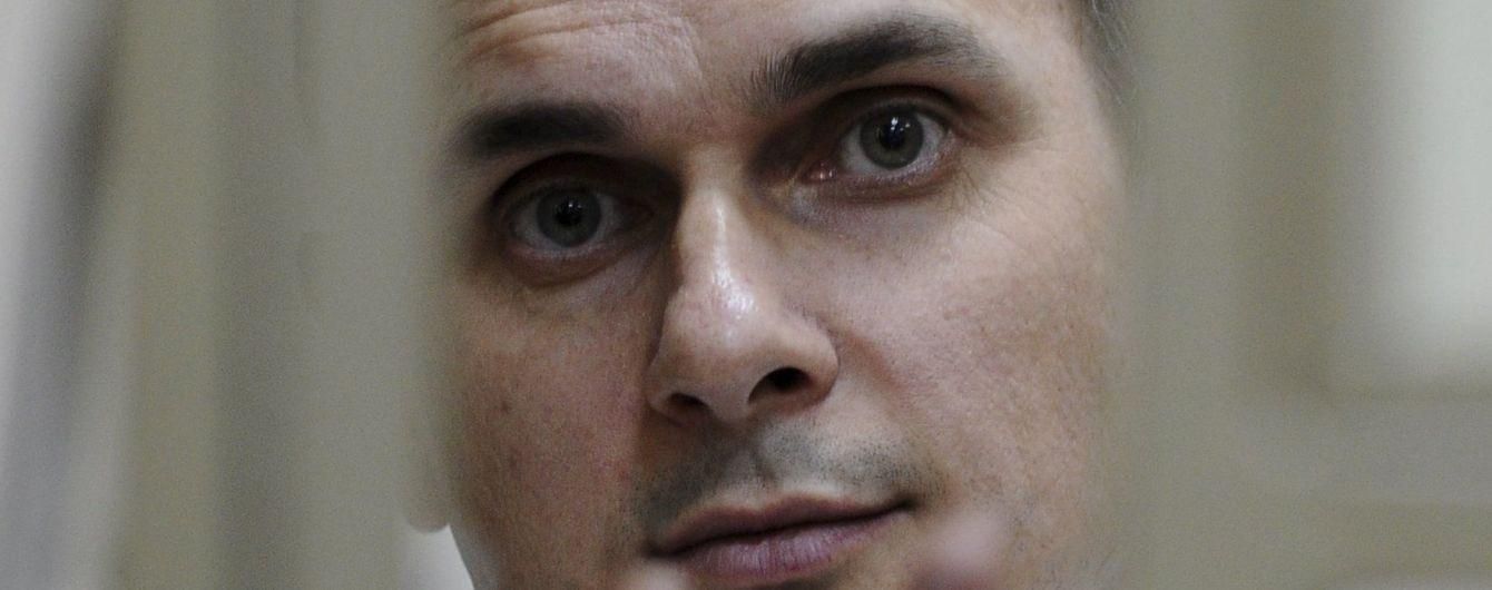 На совещании ОБСЕ в Варшаве активисты устроили акцию в поддержку Сенцова На совещании ОБСЕ в Варшаве активисты устроили акцию в поддержку Сенцова