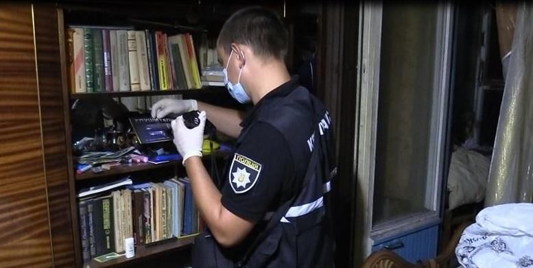 Ховався під диваном: у Києві вбивця кілька днів перебував у квартирі своєї жертви
