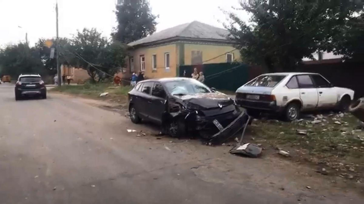 Сын мэра Прилук совершил ДТП и бросался на свидетелей: видео Сын мэра Прилук совершил ДТП и бросался на свидетелей: видео