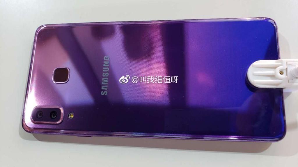 Який вигляд матиме перший смартфон Samsung у градієнтному забарвленні: яскраві фото