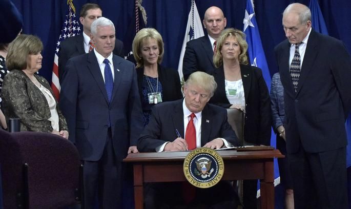 Трамп продовжив надзвичайний стан у США: відомо чому Трамп продовжив надзвичайний стан у США: відомо чому