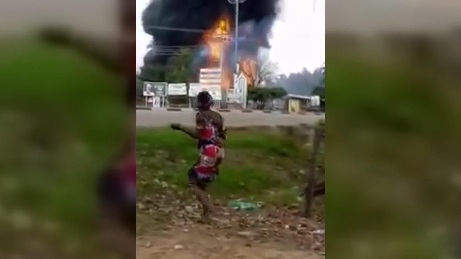 В Нигерии взорвался газовоз, много погибших, сотни раненых: жуткие фото, видео 18+