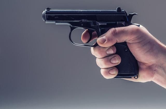 У Києві підстрелили дівчину: відео з місця подій У Києві підстрелили дівчину: відео з місця подій