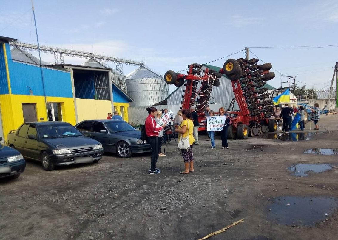 На Харківщині конфлікт через зерносховище закінчився стріляниною: є постраждалі На Харківщині конфлікт через зерносховище закінчився стріляниною: є постраждалі