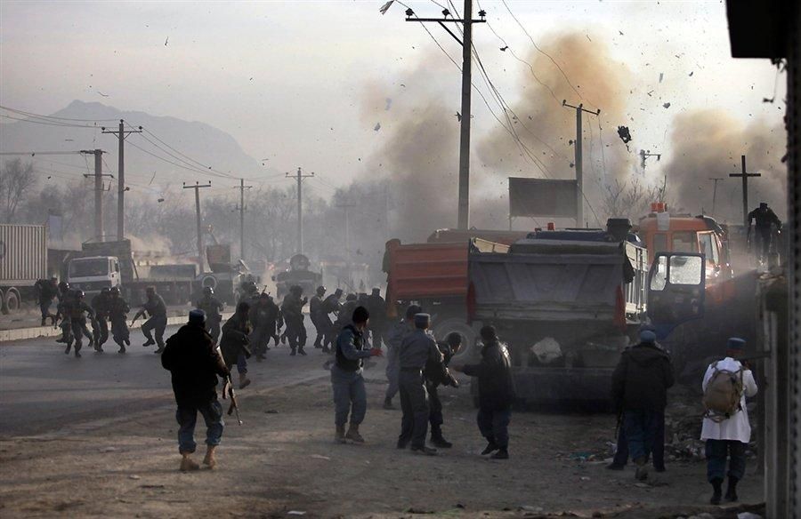 Вибух у натовпі в Афганістані: багато загиблих та поранених