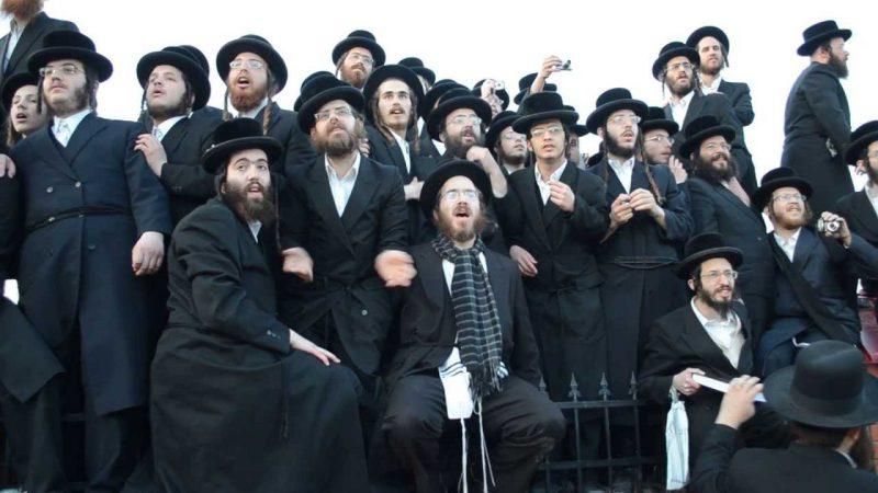 Еврейского паломника с инфарктом привезли в Киев вертолетом ГСЧС Еврейского паломника с инфарктом привезли в Киев вертолетом ГСЧС