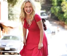 Хайден Панеттьери в красном платье улыбалась фотографам после разрыва с Владимиром Кличко