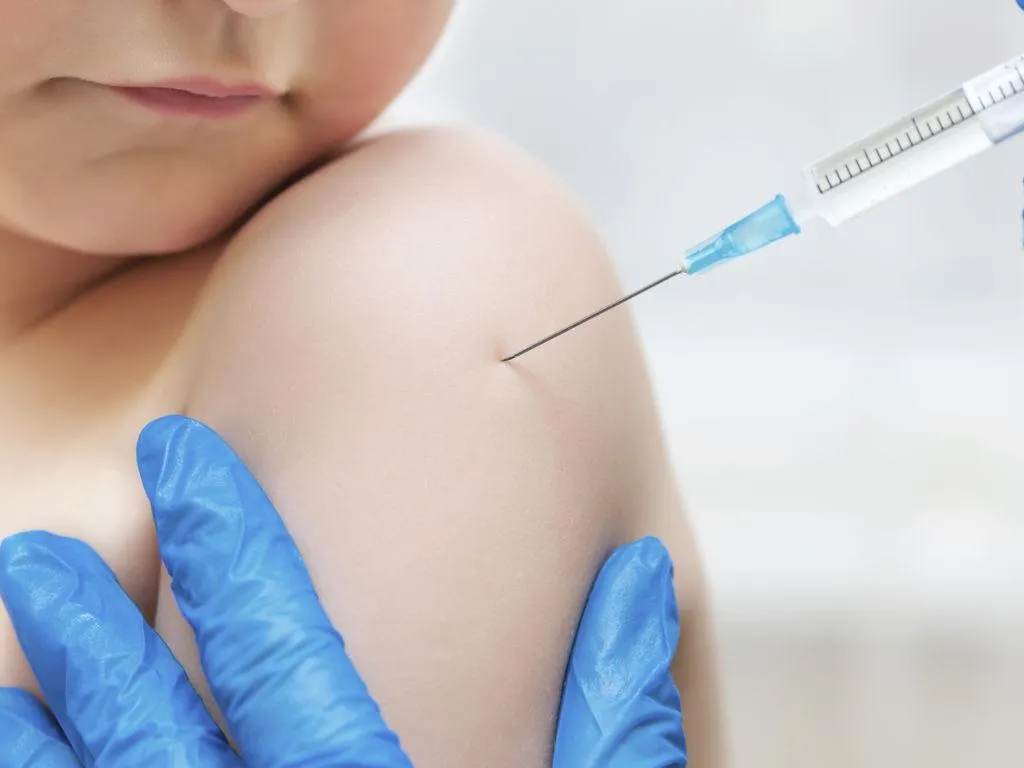 В Україні заборонили заборону на вакцину від дифтерії, правця