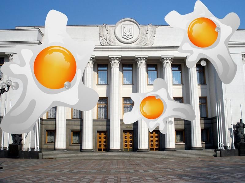 "Яєчні теракти": що загрожує активістам, які кидають яйця у чиновників "Яєчні теракти": що загрожує активістам, які кидають яйця у чиновників