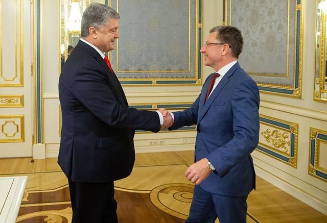 Порошенко зустрівся з Волкером: відомо, про що говорили політики Порошенко зустрівся з Волкером: відомо, про що говорили політики