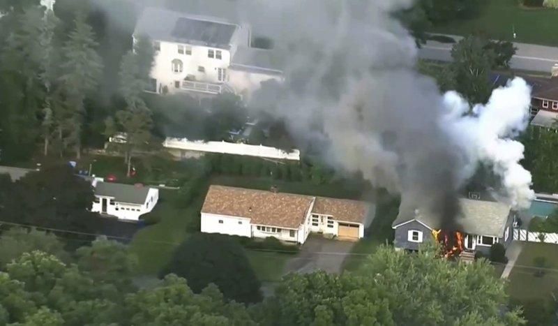 У США масові пожежі та знищені будинки через вибухи газу: фото, відео
