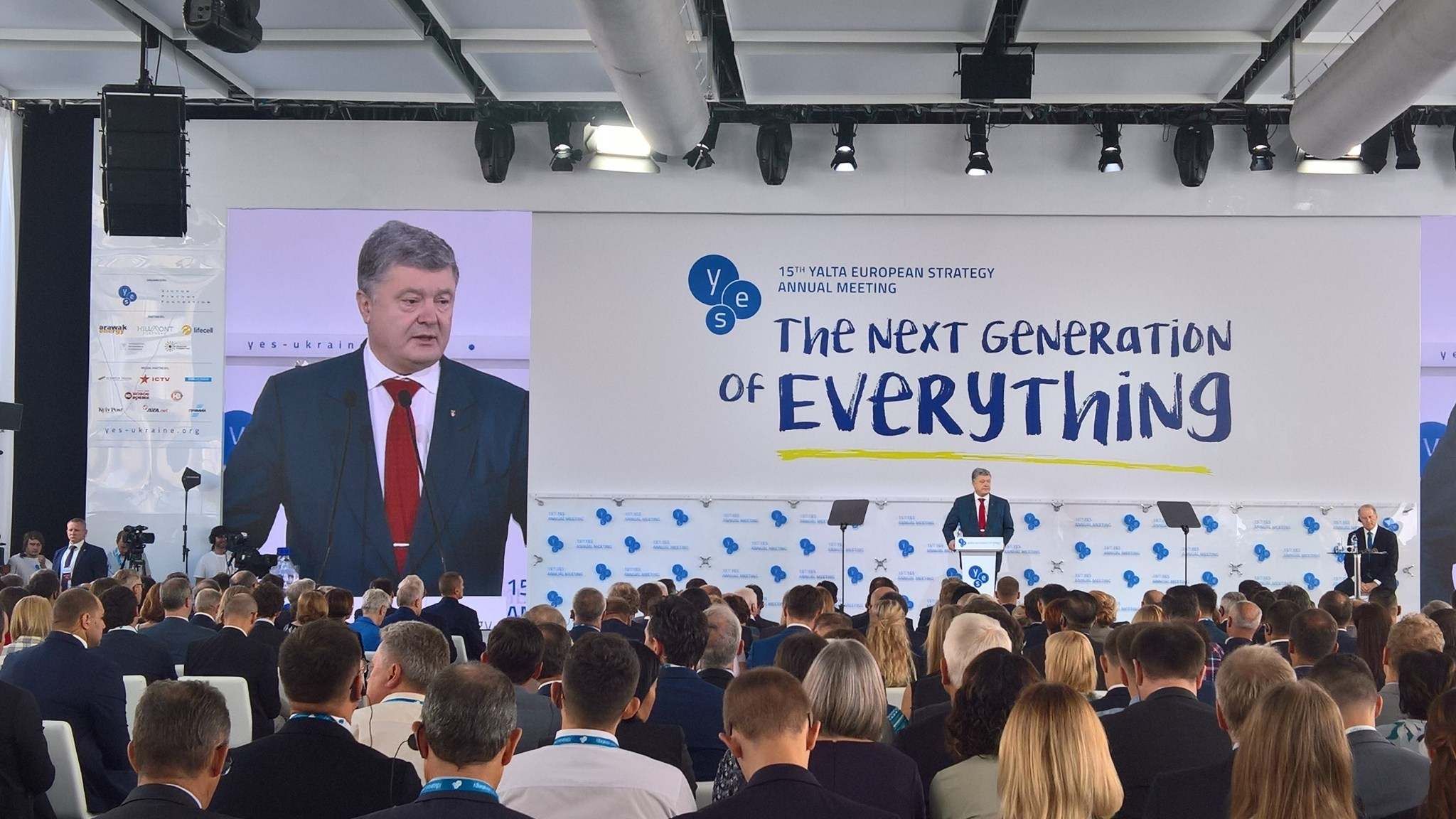 Сподіваюсь, наступного року ми зустрінемось в Ялті, – Порошенко про зустріч YES Сподіваюсь, наступного року ми зустрінемось в Ялті, – Порошенко про зустріч YES