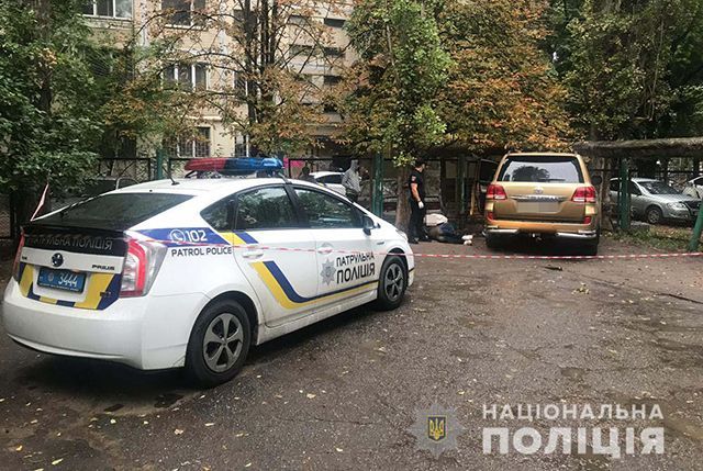 В Одесі автомобіль "влетів" у паркан дитсадка, тікаючи від поліції: фото та відео В Одесі автомобіль "влетів" у паркан дитсадка, тікаючи від поліції: фото та відео