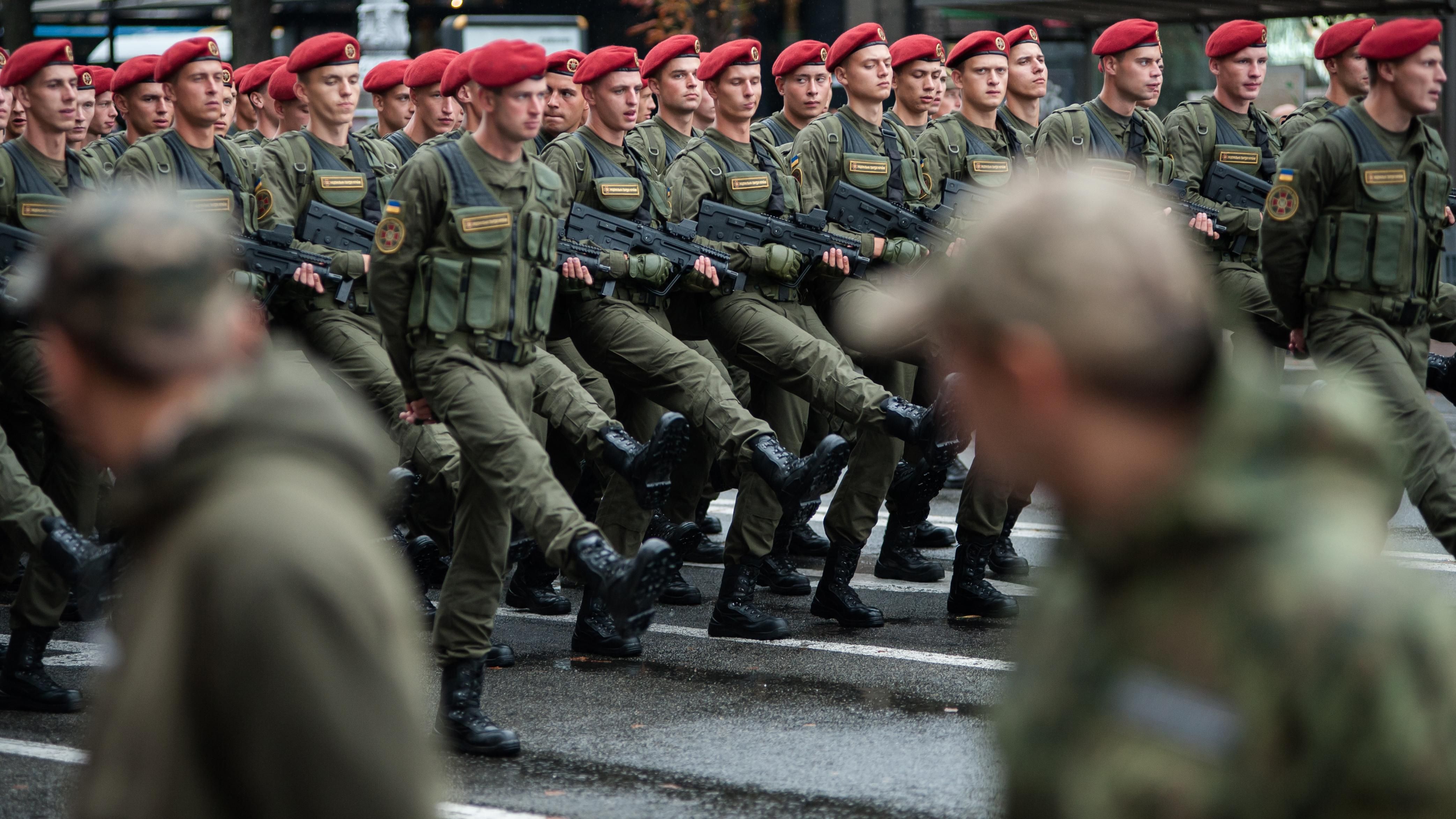 Українські військові отримуватимуть більше у 2019 році 