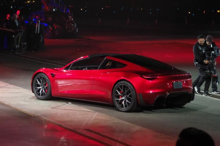 Характеристика самого быстрого авто в мире Tesla Roadster: впечатляющие детали