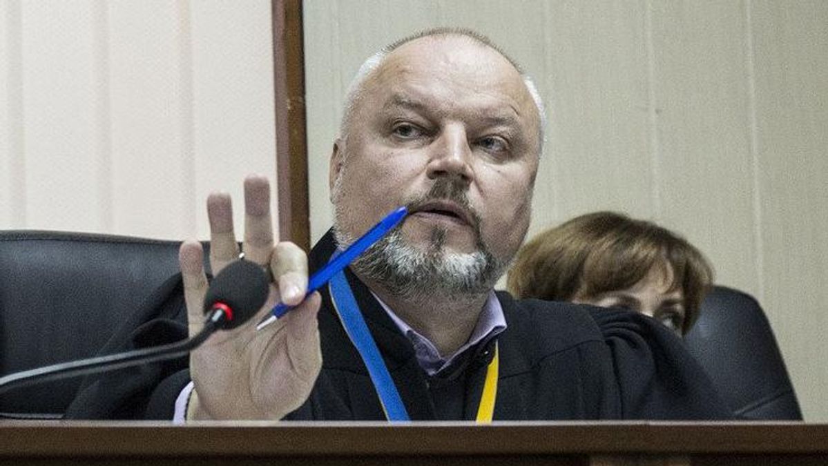 Совершено нападение на судью, который ведет дело об убийствах на Майдане Совершено нападение на судью, который ведет дело об убийствах на Майдане