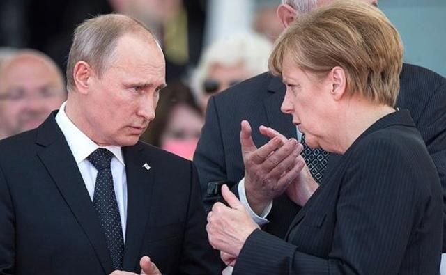 Меркель с Путиным говорили о политзаключенном Сенцове