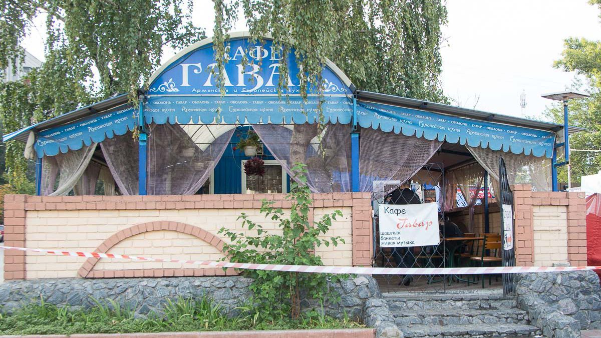 Пьяная компания устроила стрельбу возле кафе в Днепре, есть пострадавшие Пьяная компания устроила стрельбу возле кафе в Днепре, есть пострадавшие