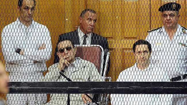 У Єгипті за корупцію арештували двох синів екс-президента У Єгипті за корупцію арештували двох синів екс-президента