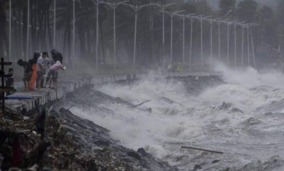 Сокрушительный тайфун "Мангхут" дошел до Китая: эвакуированы уже полмиллиона человек Сокрушительный тайфун "Мангхут" дошел до Китая: эвакуированы уже полмиллиона человек