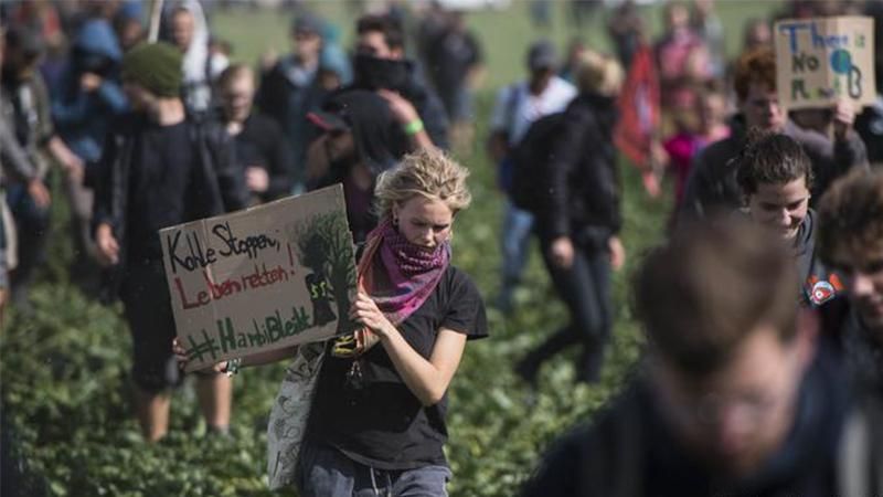 У Німеччині екологічні активісти вступили в сутичку з поліцією