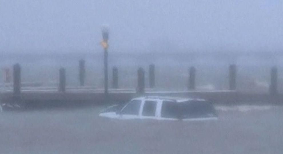 Количество жертв шторма "Флоренс" в США выросло до 15 человек Количество жертв шторма "Флоренс" в США выросло до 15 человек