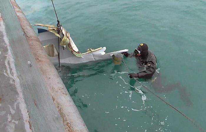 Катастрофа російського Іл-20 в Сирії: уламки літака дістали з води Катастрофа російського Іл-20 в Сирії: уламки літака дістали з води