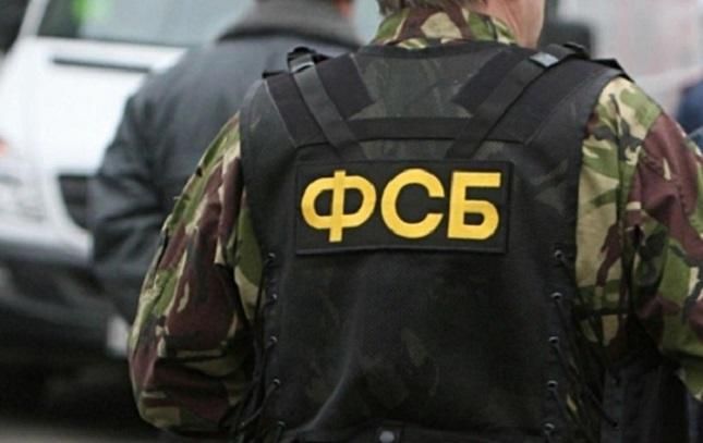Російські силовики провели обшук в будинку кримських татар у Сімферополі, літній жінці стало зле