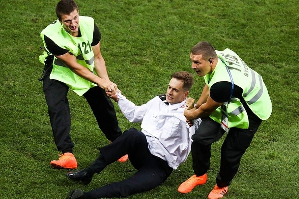 Отруєний активіст Pussy Riot займався розслідуванням вбивства журналістів РФ в Африці Отруєний активіст Pussy Riot займався розслідуванням вбивства журналістів РФ в Африці