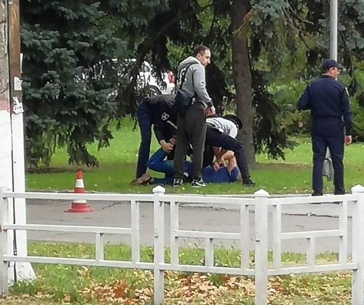 Полиция Херсона задержала сотрудника СБУ, в сети убеждены: за мастурбацию на детплощадке