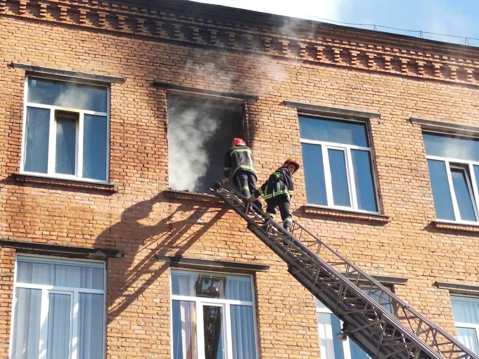 Пожежа Хмельницький школа фото відео ДСНС
