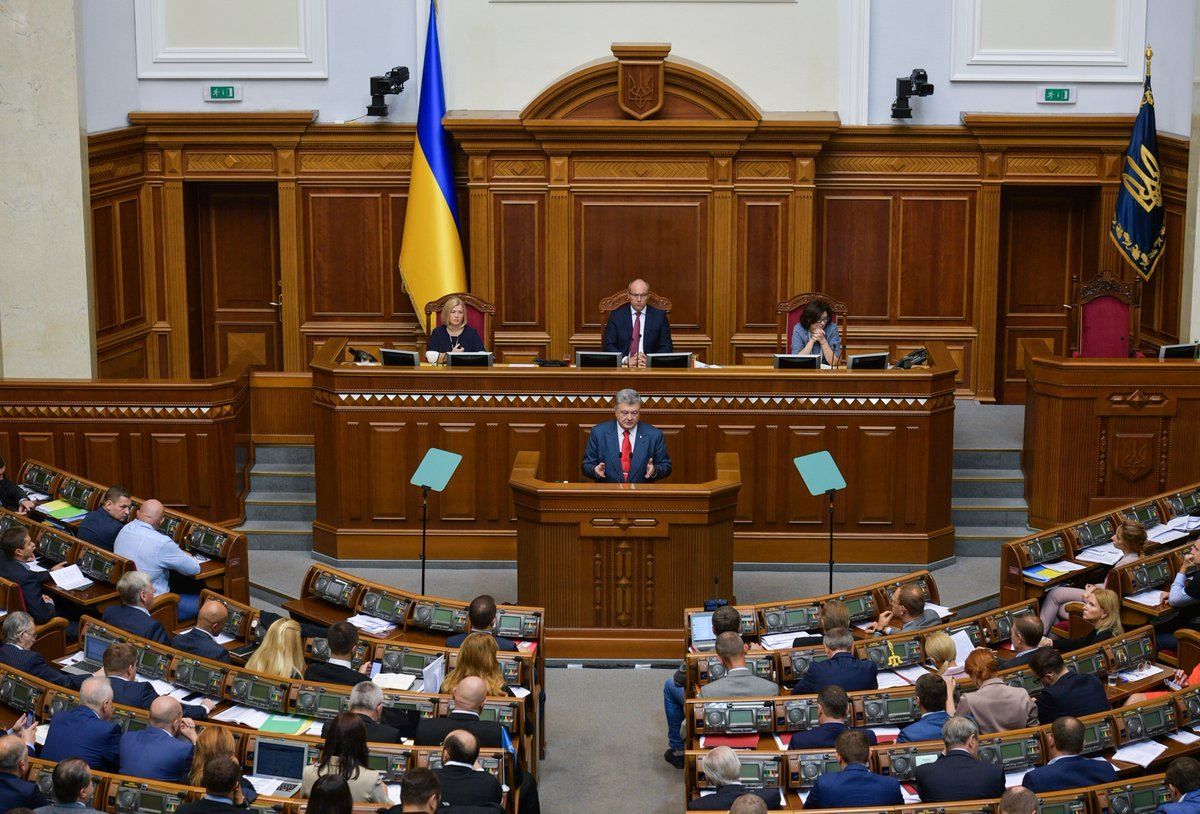 Армія має бути готова до силового сценарію визволення Донбасу, – Порошенко Армія має бути готова до силового сценарію визволення Донбасу, – Порошенко