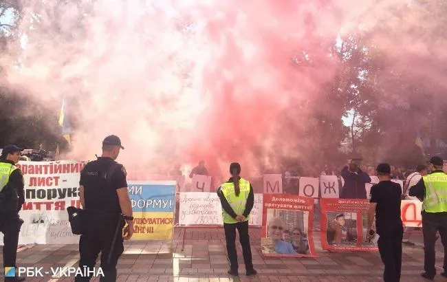 Сутички під парламентом